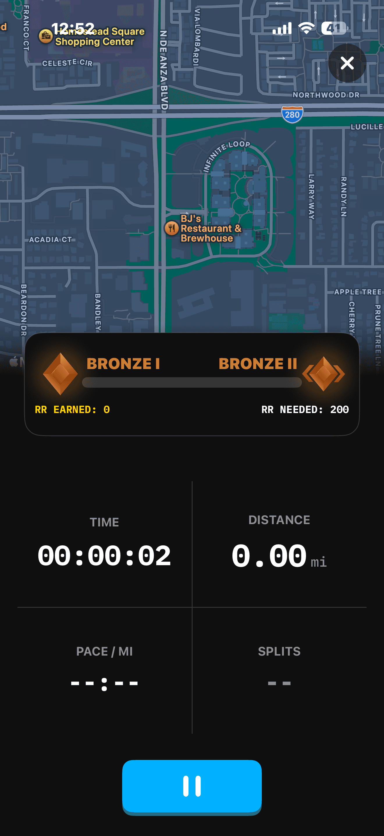 Runify active run screen with live pace, distance, and route map